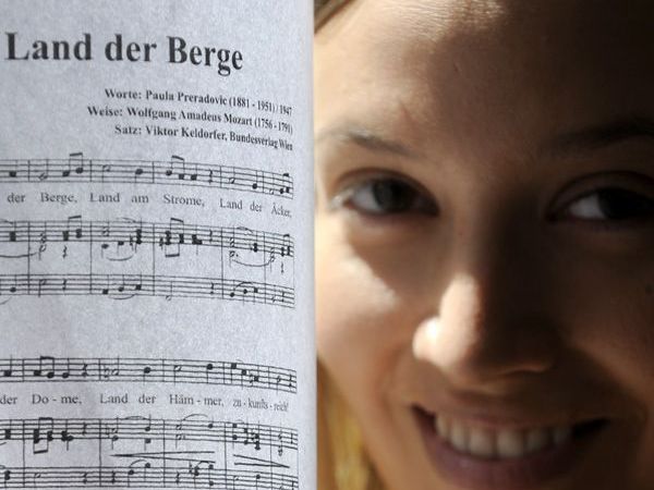 Die wirklich wichtigen Probleme Österreichs lassen das Jahr des Bundespräsidenten ausklingen. Die wirklich wichtigen Probleme Österreichs lassen das Jahr des Bundespräsidenten ausklingen.