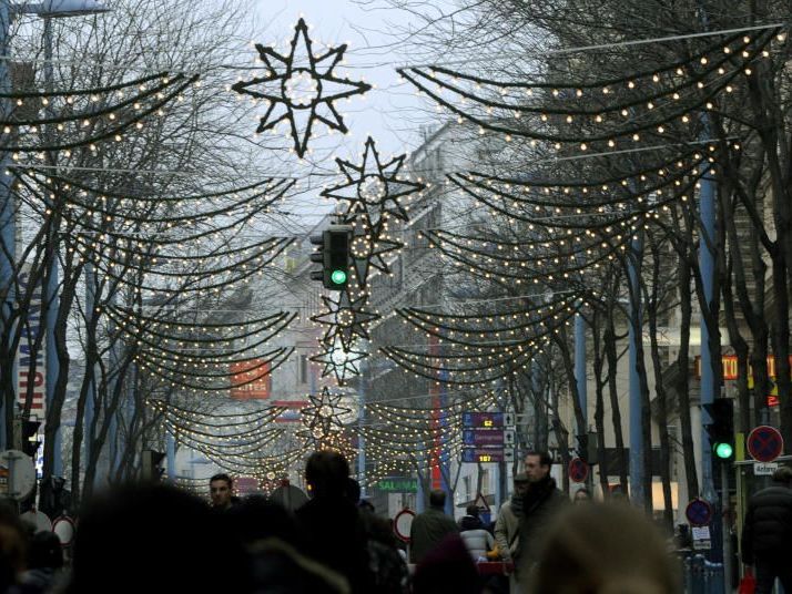 Mariahilfer Straße im Weihnachtslook. Mariahilfer Straße im Weihnachtslook.