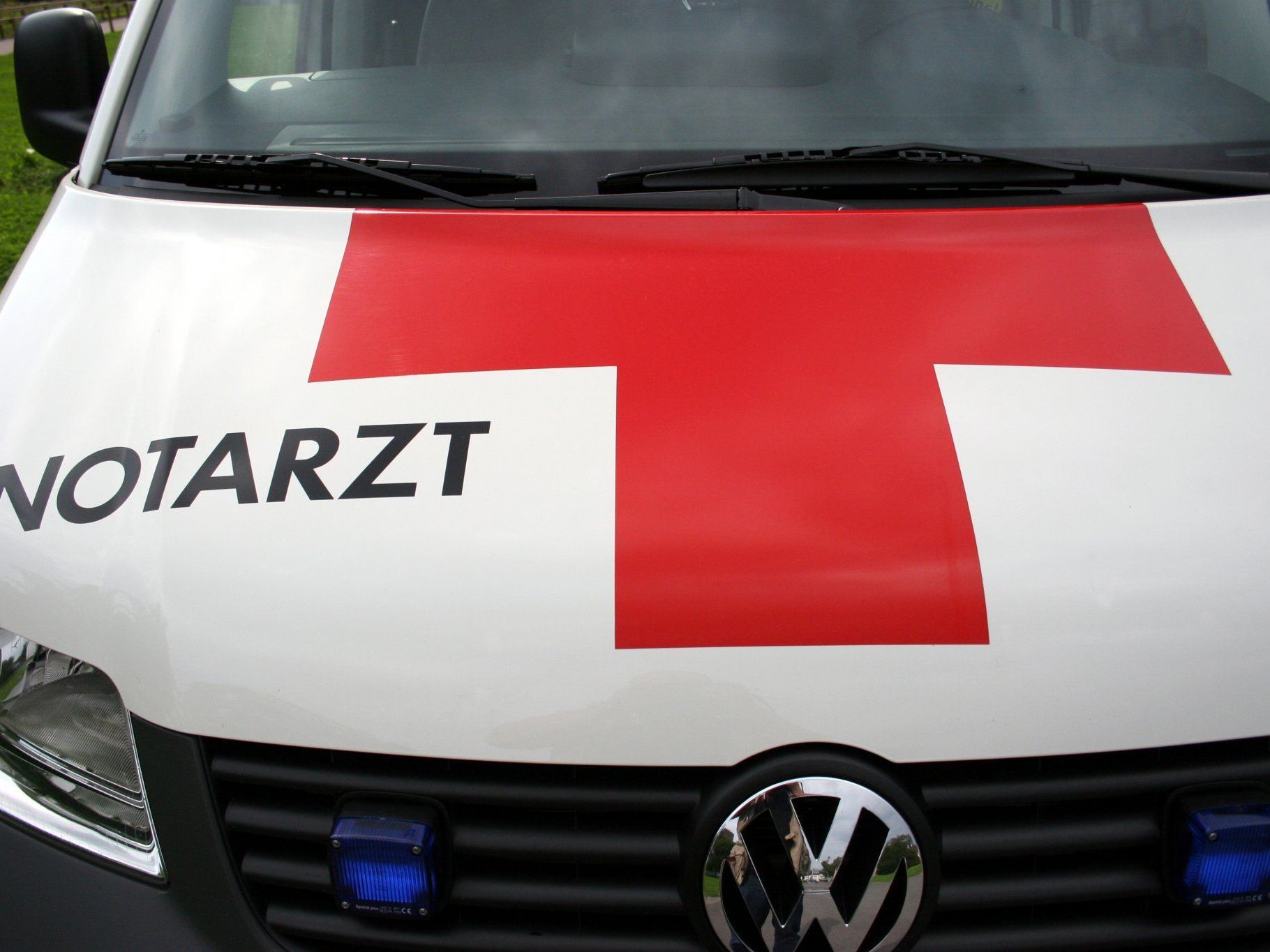 Frau erlitt bei Verkehrsunfall Verletzungen unbestimmten Grades. Frau erlitt bei Verkehrsunfall Verletzungen unbestimmten Grades.