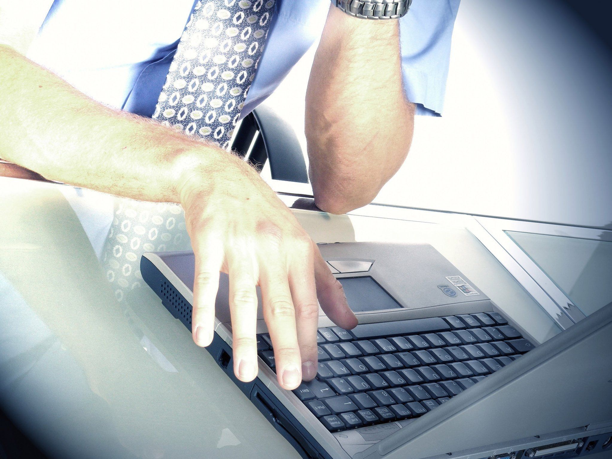 Bei der Auswertung von 119 Computern, 6.000 externen Speichermedien sowie 91 Handys wurden insgesamt rund 220.000 kinderpornografische Bild- und Videodateien entdeckt. Bei der Auswertung von 119 Computern, 6.000 externen Speichermedien sowie 91 Handys wurden insgesamt rund 220.000 kinderpornografische Bild- und Videodateien entdeckt.