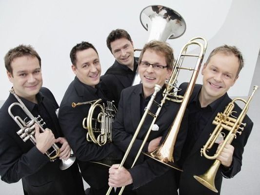 Weihnachtskonzert mit dem Bläserensemble Sonus Brass in der Pfarrkirche Tschagguns. Weihnachtskonzert mit dem Bläserensemble Sonus Brass in der Pfarrkirche Tschagguns.