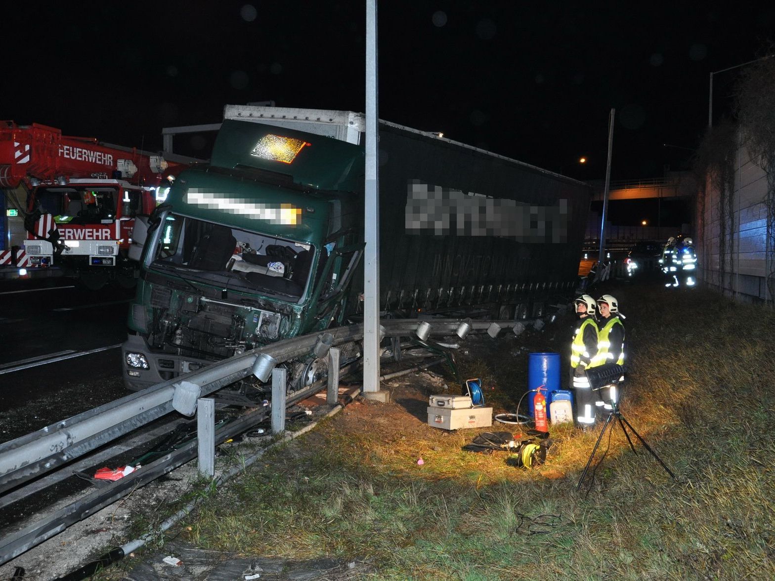 Der verunfallte LKW auf der S1 Der verunfallte LKW auf der S1