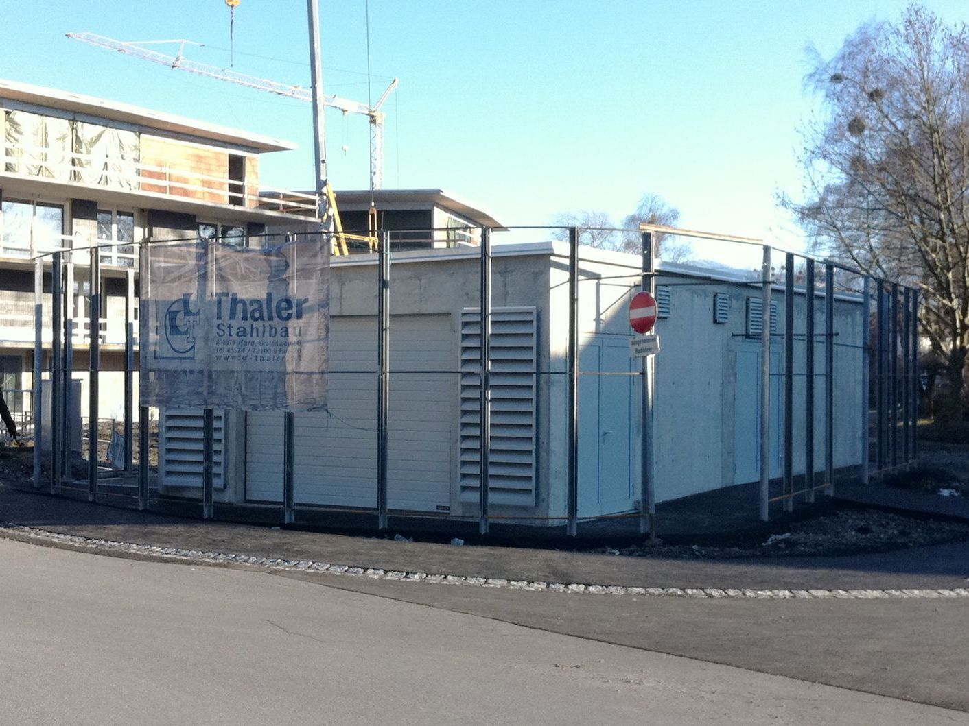 Für eine ansprechende Optik erhält das Pumpwerk eine Streckmetallfassade. Für eine ansprechende Optik erhält das Pumpwerk eine Streckmetallfassade.