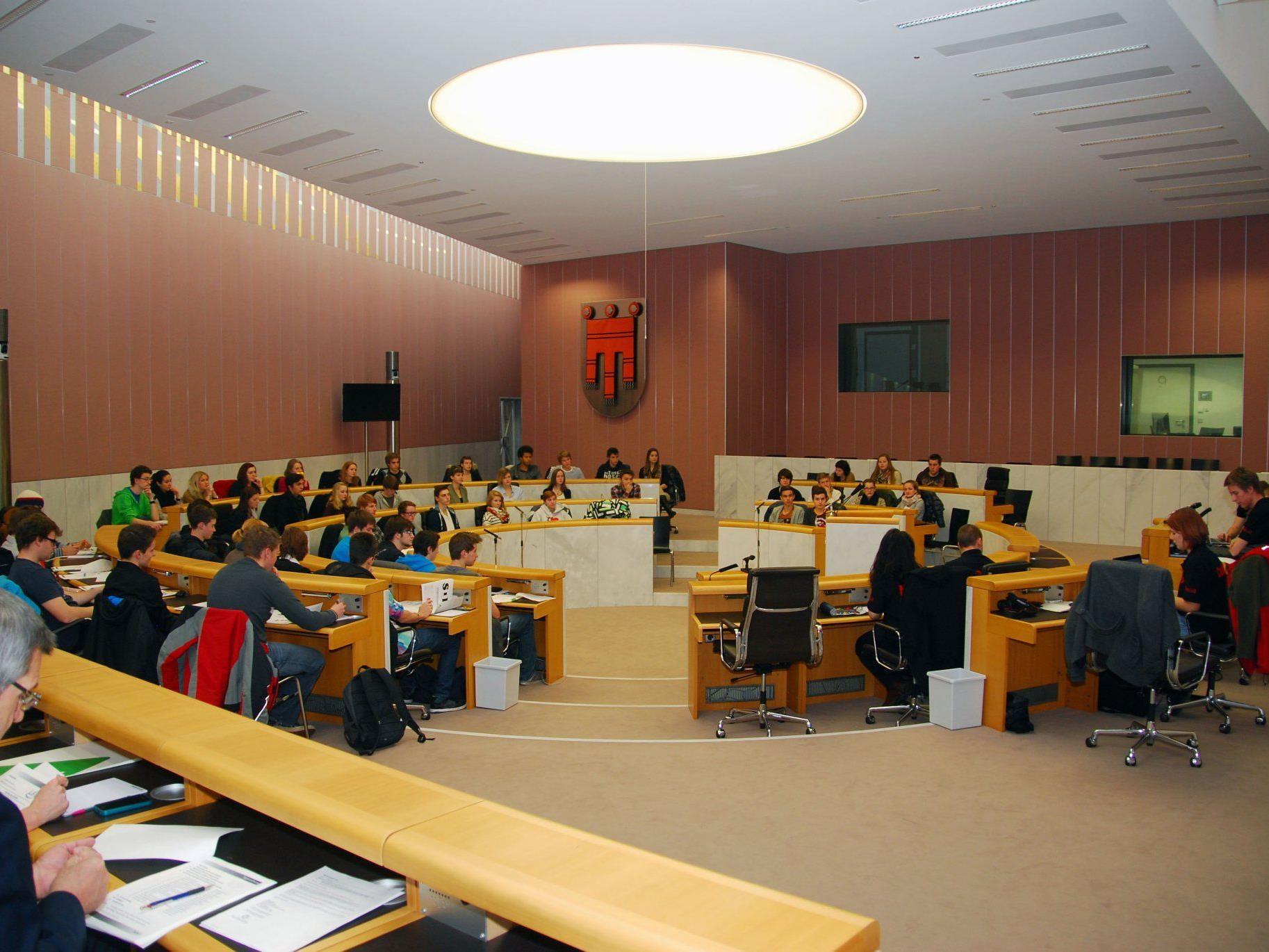 Im Plenarsaal des Landtags tagte das SchülerInnenparlament.