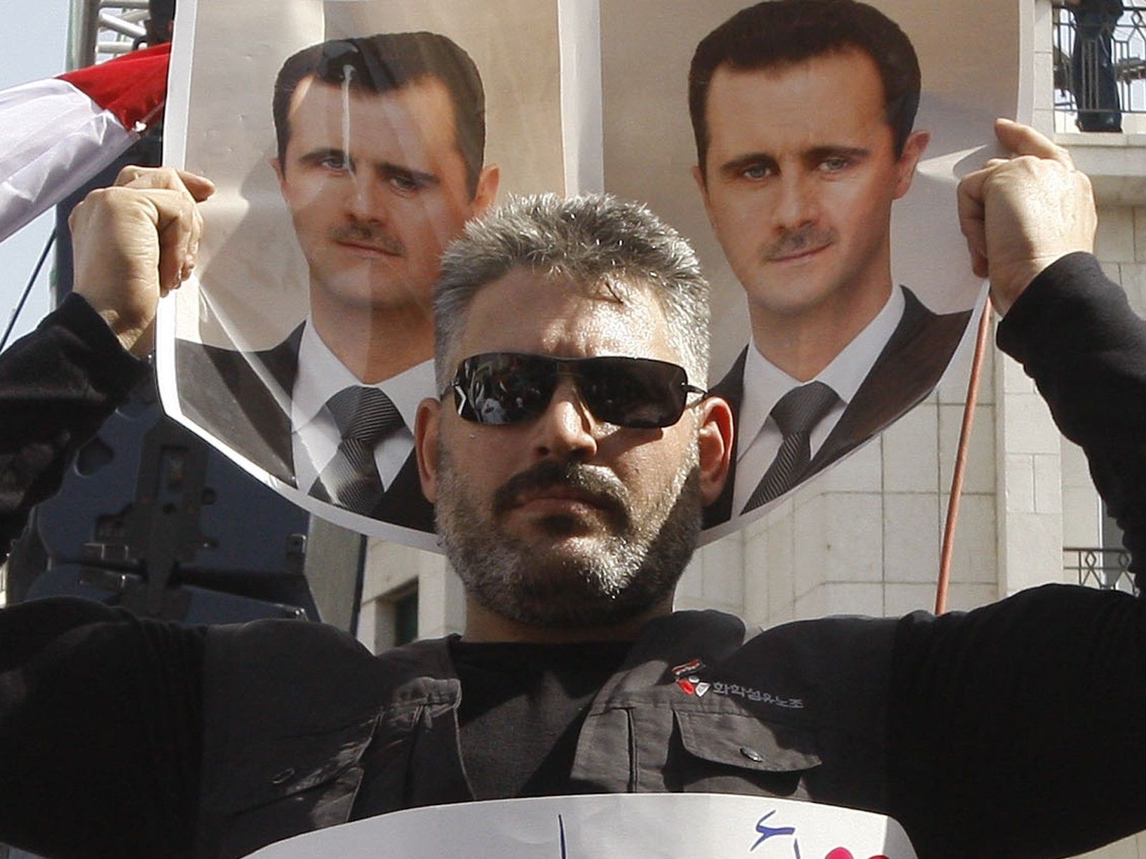 Die Freischärler rekrutieren sich aus Angehörigen der alawitischen Glaubensgemeinschaft. Die Freischärler rekrutieren sich aus Angehörigen der alawitischen Glaubensgemeinschaft.