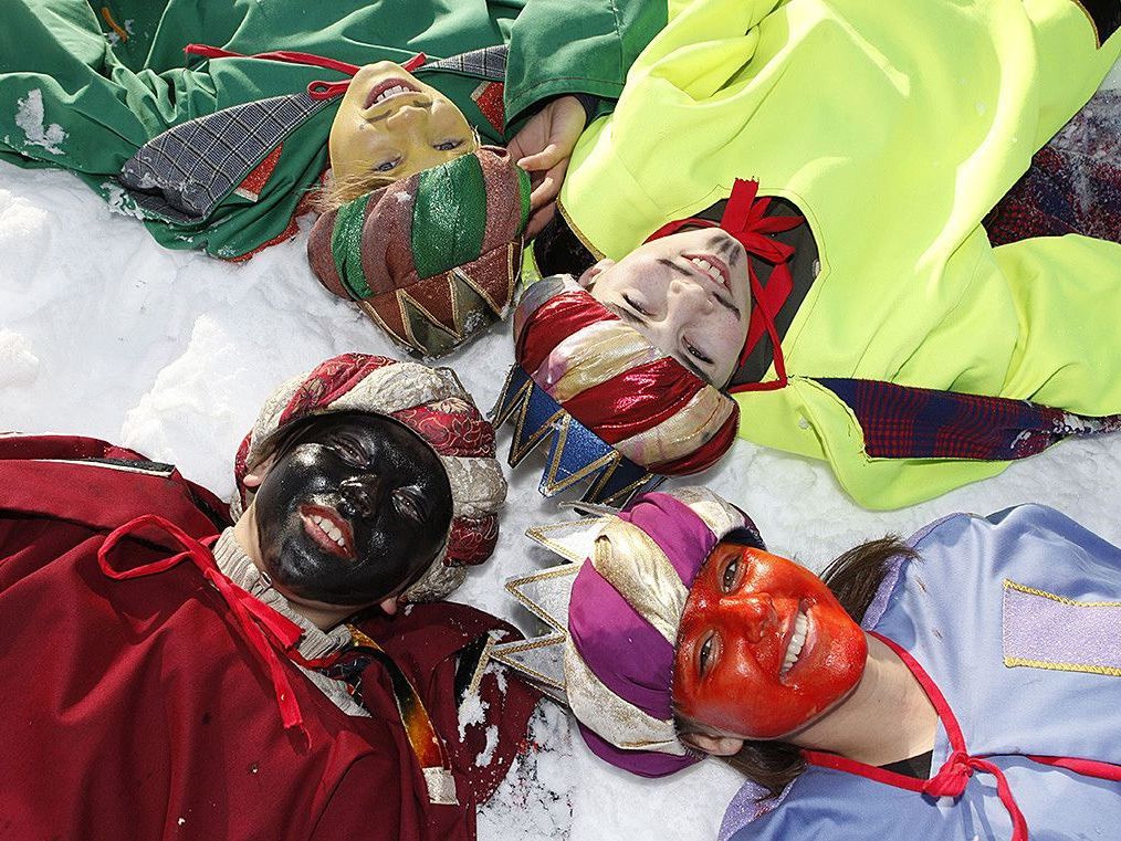 Die Sternsinger bringen die frohe Weihnachtsbotschaft zu den Menschen. Die Sternsinger bringen die frohe Weihnachtsbotschaft zu den Menschen.