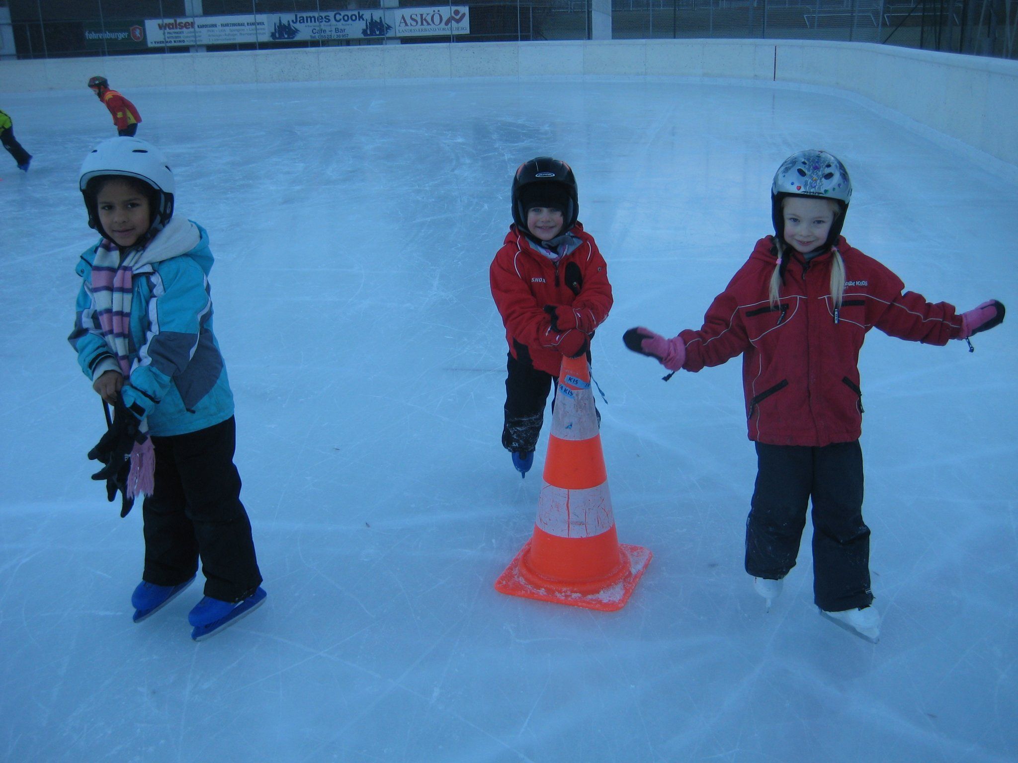 Ein lustiger Tag auf dem Eis für die Kinder des Bewegungskindergartens Fraxern. Ein lustiger Tag auf dem Eis für die Kinder des Bewegungskindergartens Fraxern.