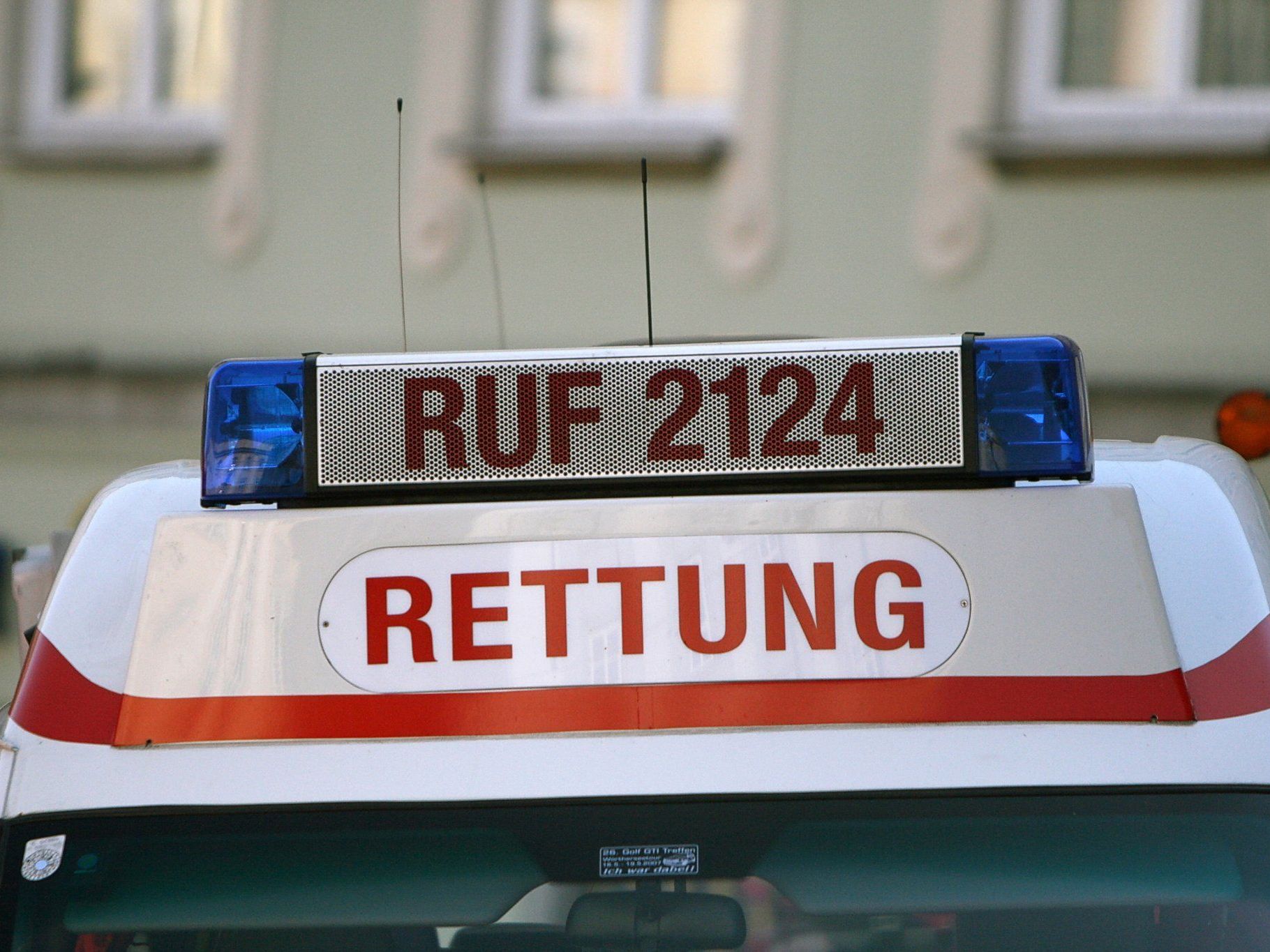 Die Frau musste ins Krankehaus eingeliefert werden Die Frau musste ins Krankehaus eingeliefert werden