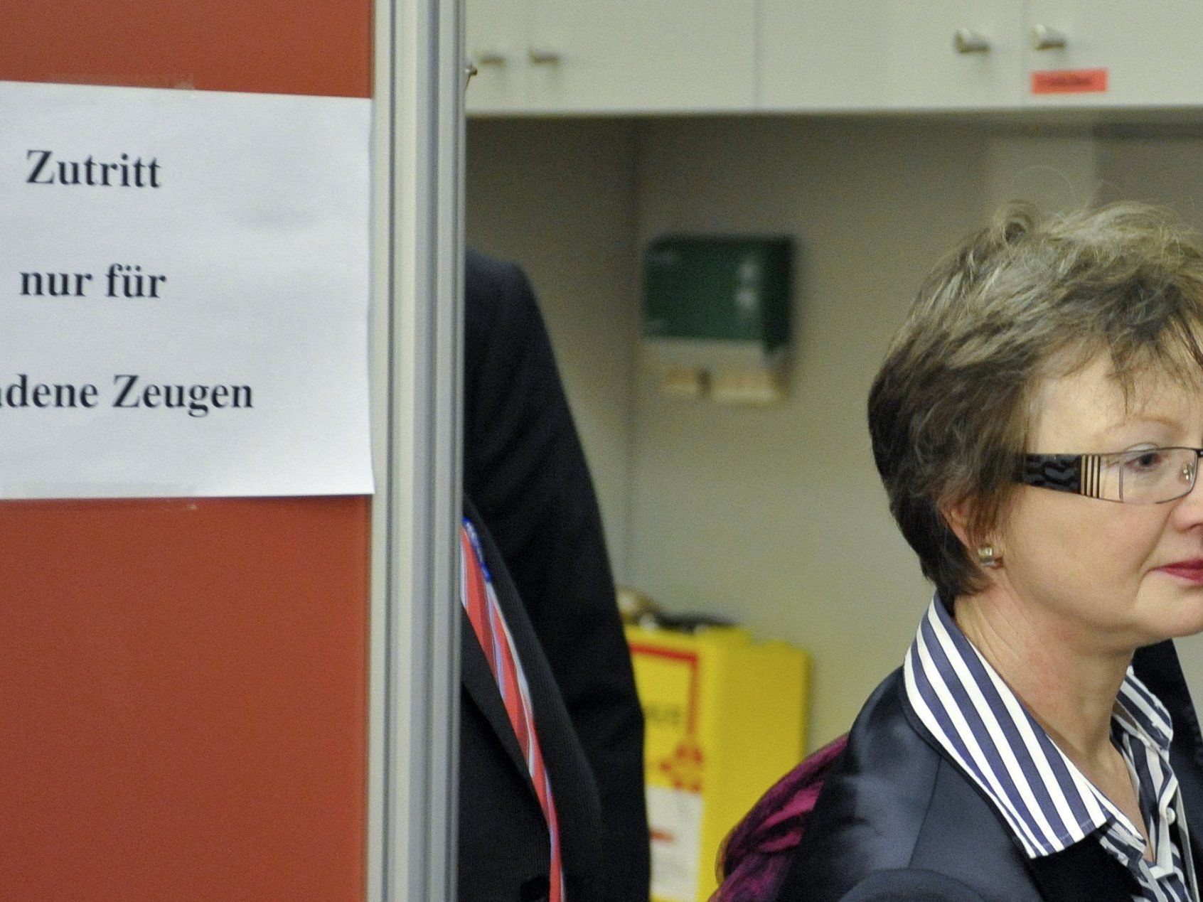 Eva Maria Weissenburger auf dem Weg zu ihrer Befragung. Eva Maria Weissenburger auf dem Weg zu ihrer Befragung.