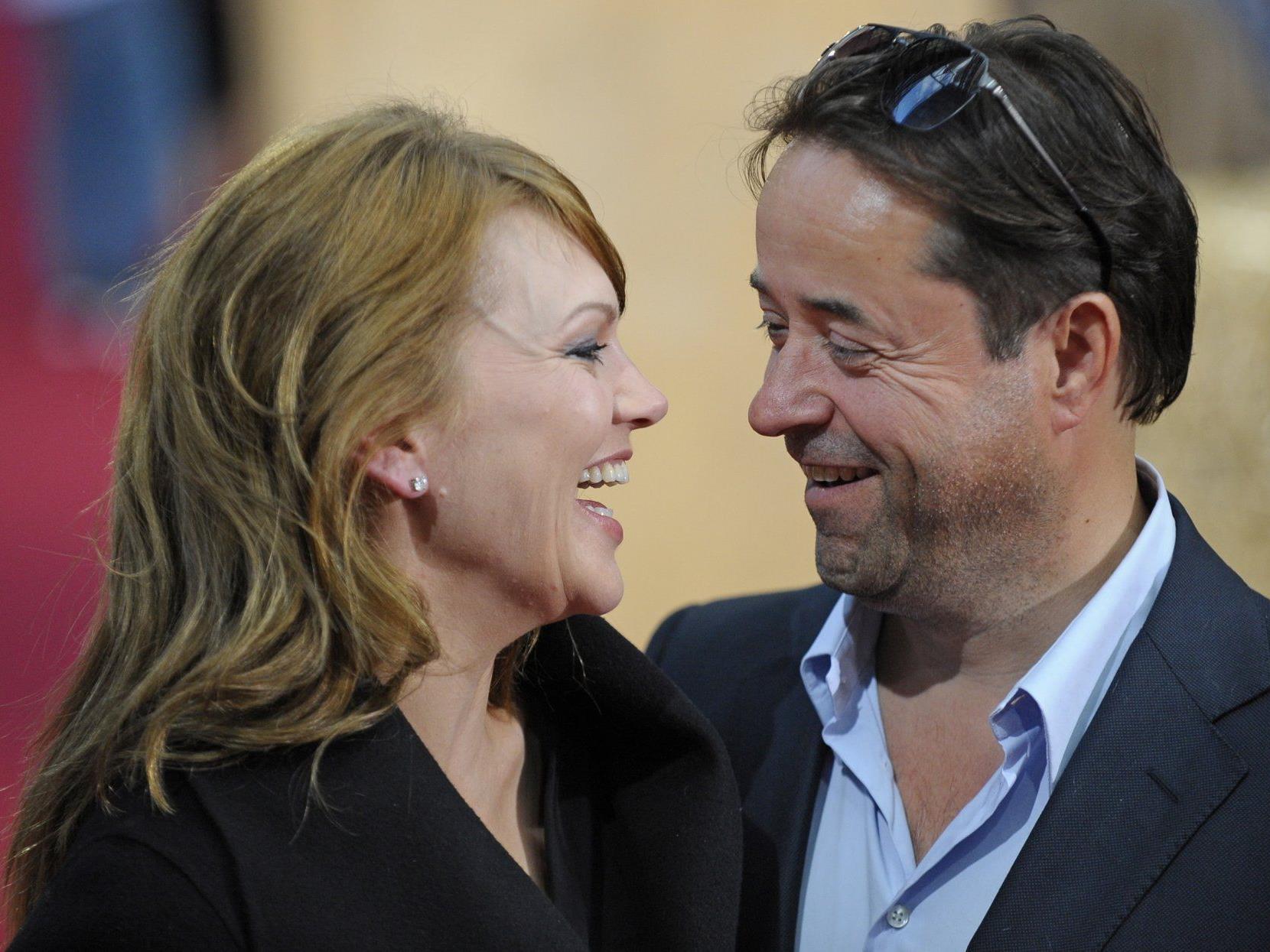 Seit 2004 glücklich verheiratet - Anna Loos und Jan Josef Liefers. Seit 2004 glücklich verheiratet - Anna Loos und Jan Josef Liefers.