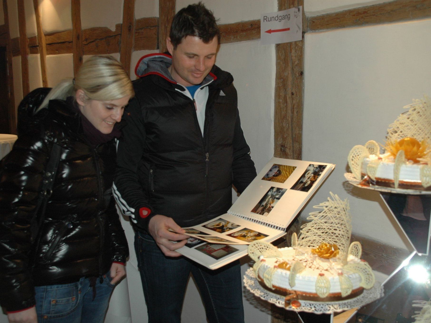 Margritta & Thomas zeigten Interesse für Hochzeitstorten Margritta & Thomas zeigten Interesse für Hochzeitstorten