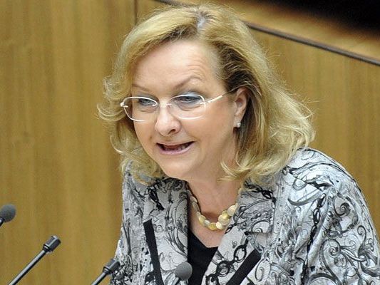 Finanzministerin Maria Fekter will das Budget vor allem über Einsparungen sanieren. Finanzministerin Maria Fekter will das Budget vor allem über Einsparungen sanieren.