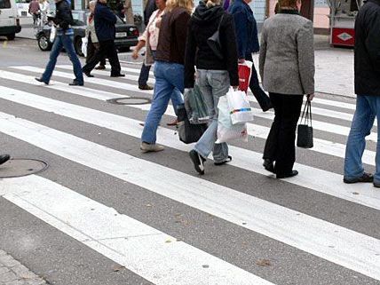 Zahlreiche Fußgänger sind mit den Bedingungen zum Gehen unzufrieden Zahlreiche Fußgänger sind mit den Bedingungen zum Gehen unzufrieden
