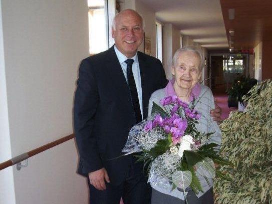Bürgermeister Wachter gratulierte Ida Schoder zum 100. Geburtstag