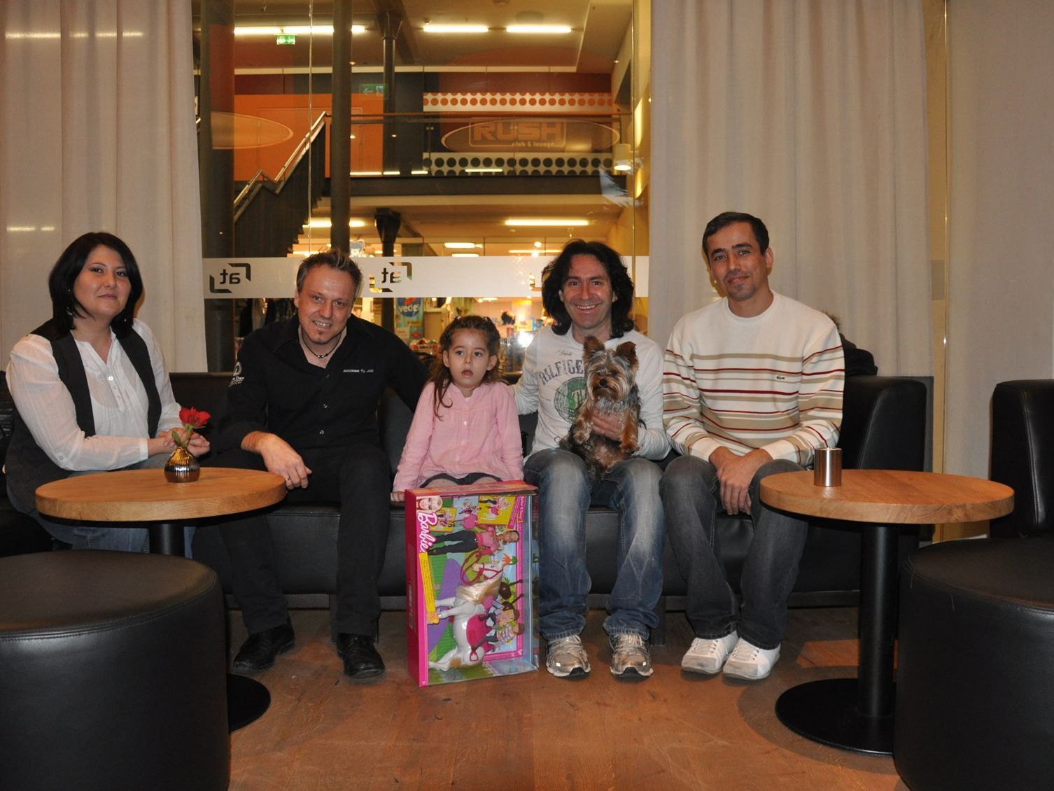 Ali und Ihsan Karatekin mit der 4-jährigen Nisa, Joe Fritsche und Herwig Stubenvoll (Gorge@Joe) . Ali und Ihsan Karatekin mit der 4-jährigen Nisa, Joe Fritsche und Herwig Stubenvoll (Gorge@Joe) .