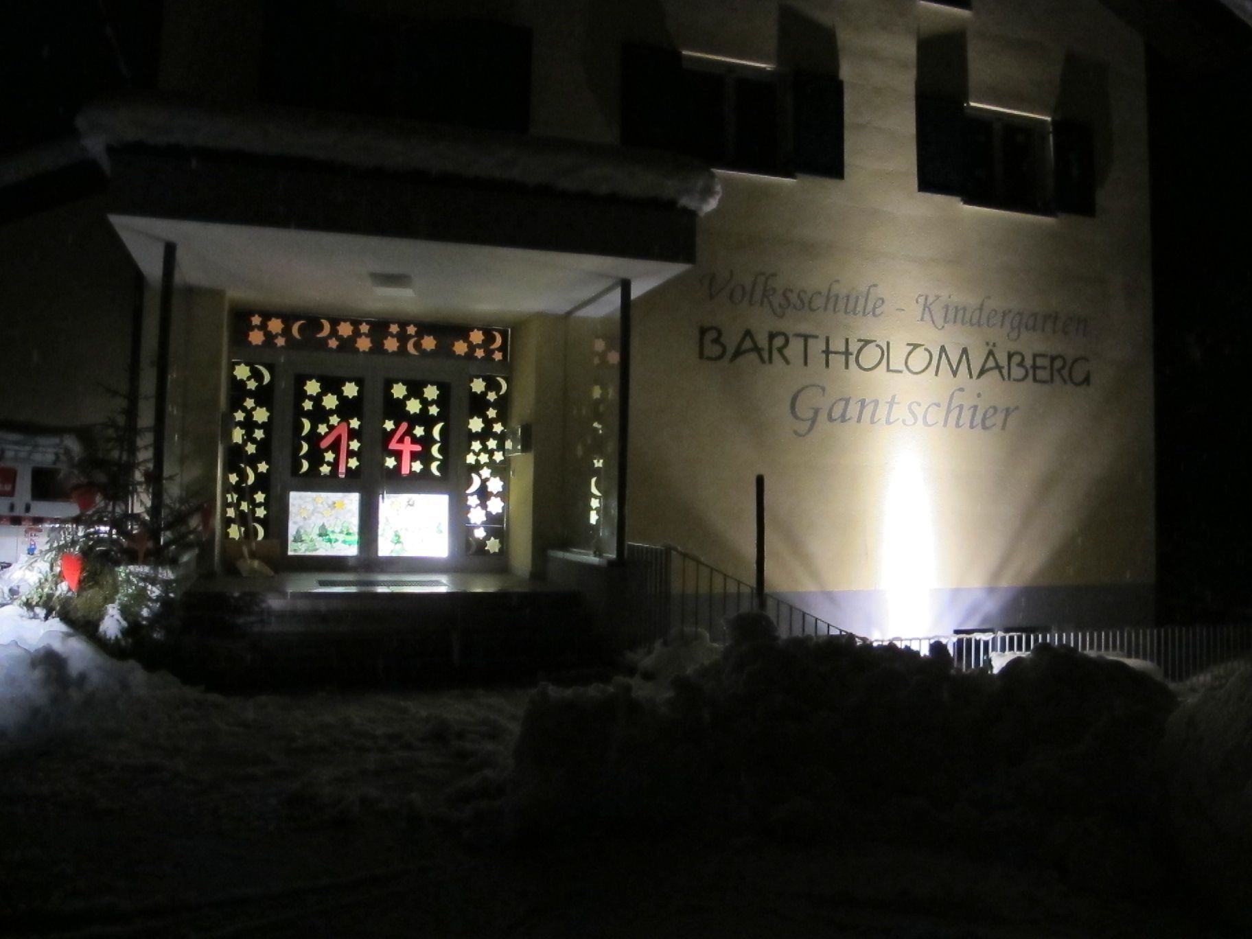 Das Adventfenster bei der Volksschule Gantschier brachte eine tolle Spende ein Das Adventfenster bei der Volksschule Gantschier brachte eine tolle Spende ein