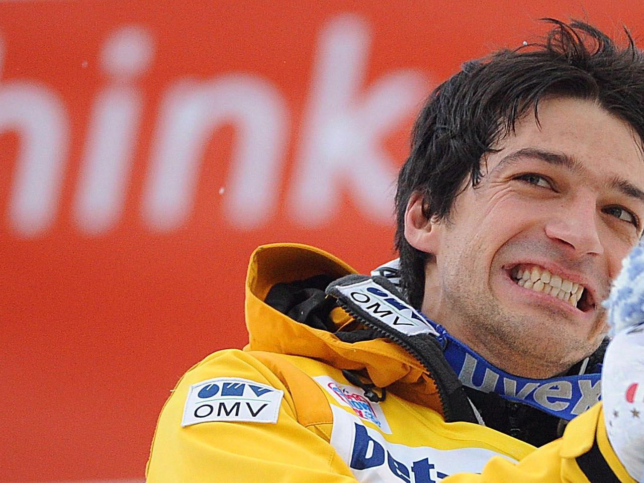 Andreas Kofler feiert seinen Sieg beim dritten Springen der Vierschanzen-Tournee am Bergisel in Innsbruck.