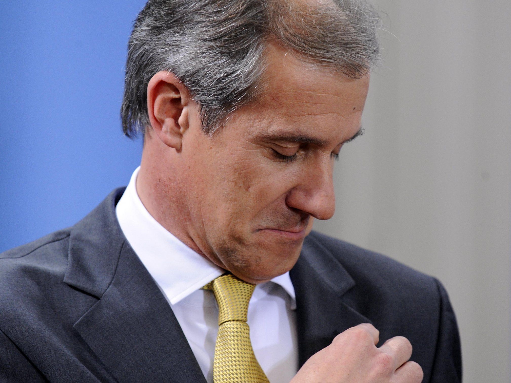 Fleck auf Weste: Martinz tritt laut Aussage von ÖVP-Funktionären aufgrund der Birnbacher-Affäre zurück. Fleck auf Weste: Martinz tritt laut Aussage von ÖVP-Funktionären aufgrund der Birnbacher-Affäre zurück.