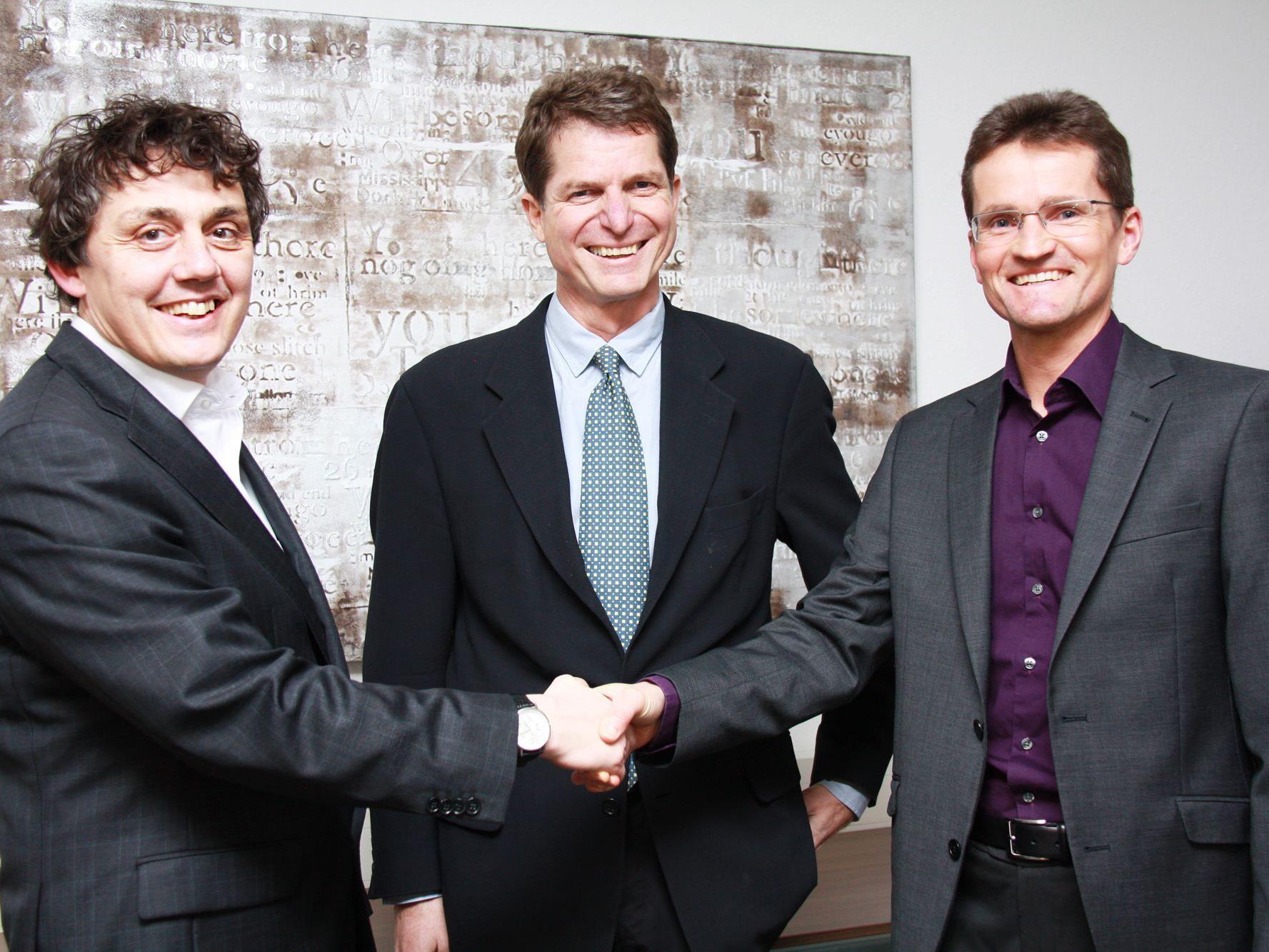 aks-Präsident Thomas Bischof (Mitte) mit Interimsmanager-Geschäftsführer Beat Rünzler (links) und dem neuen Geschäftsführer Bernd Klisch.