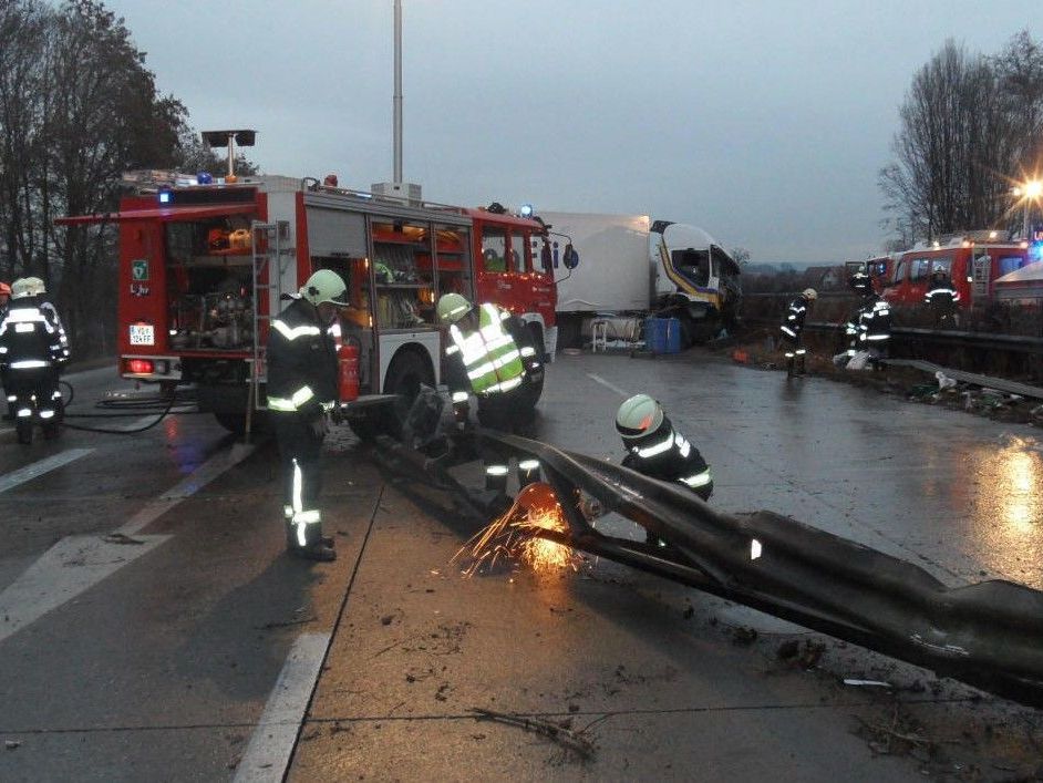 Am Freitag ereignete sich ein Serienunfall auf der A2. Am Freitag ereignete sich ein Serienunfall auf der A2.