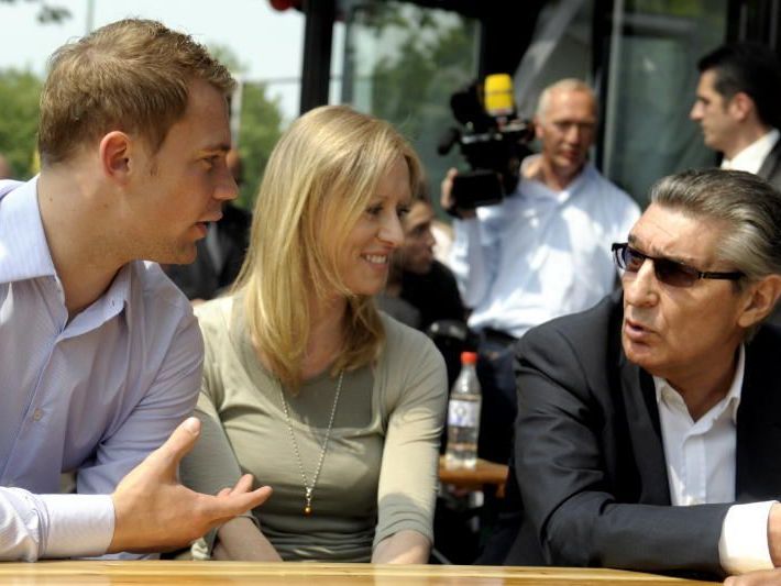 Ein Bild aus glücklicheren Tagen: Assauer und seine Frau Britta sollen getrennt haben Ein Bild aus glücklicheren Tagen: Assauer und seine Frau Britta sollen getrennt haben