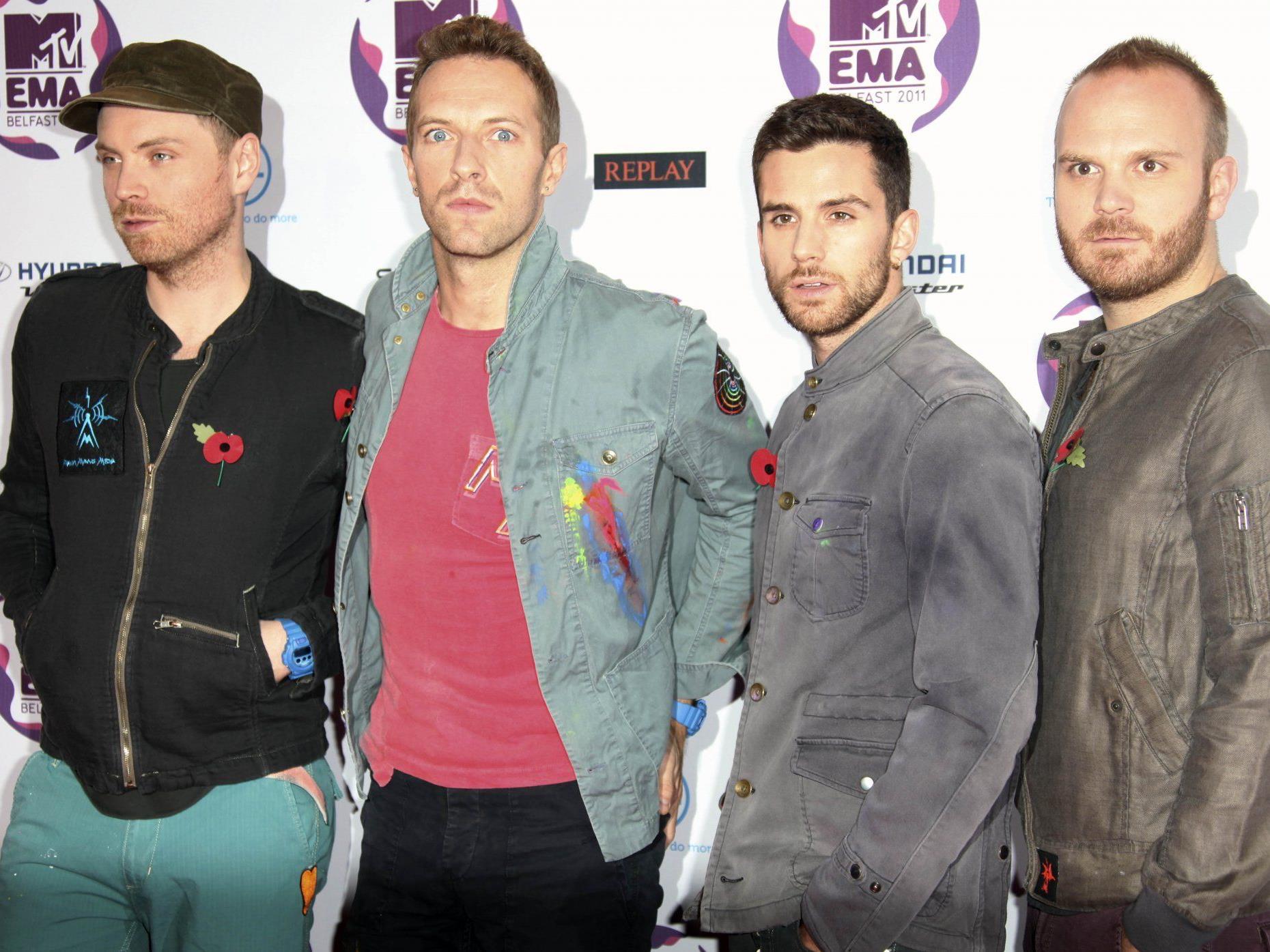 Sind bekannt für ihre spektakulären Konzerte und Auftritte - Coldplay. Sind bekannt für ihre spektakulären Konzerte und Auftritte - Coldplay.