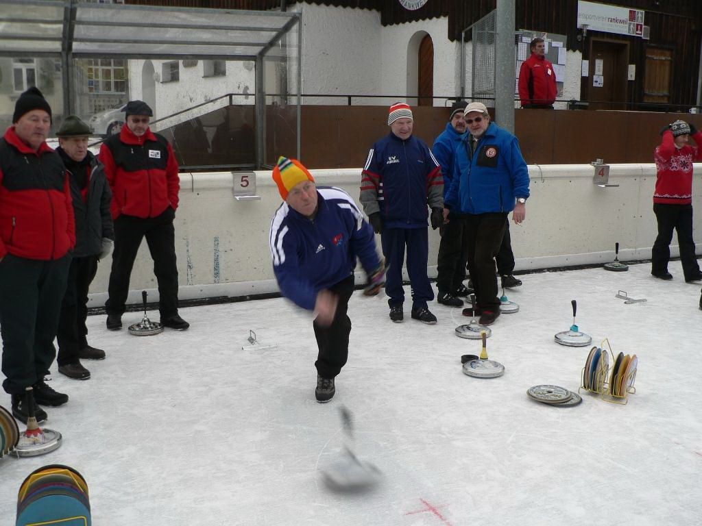Eisstocksport der Extraklasse am Freitag in Rankweil. Eisstocksport der Extraklasse am Freitag in Rankweil.