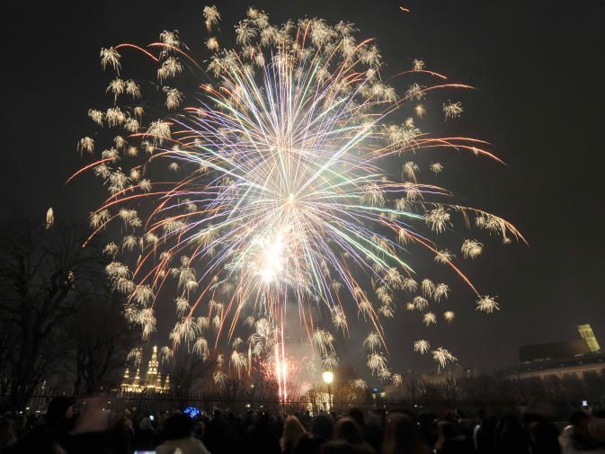 Silvesterfeuerwerk über der Wiener Innenstadt Silvesterfeuerwerk über der Wiener Innenstadt