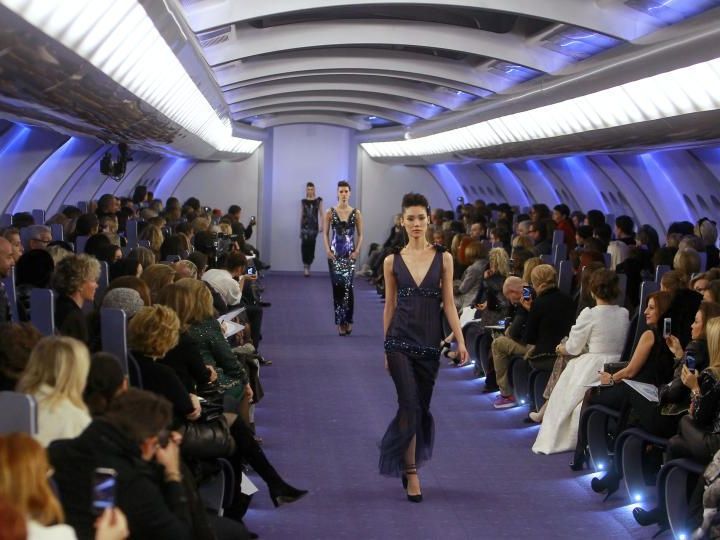 Ein "Flugzeug" als Location für Chanel. Ein "Flugzeug" als Location für Chanel.