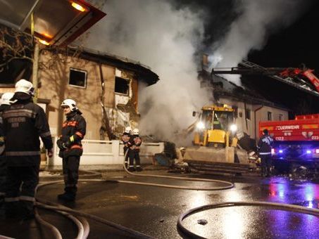 Nach der Gasexplosion am Silvesterabend wurden nun Leichenteile geborgen. Nach der Gasexplosion am Silvesterabend wurden nun Leichenteile geborgen.
