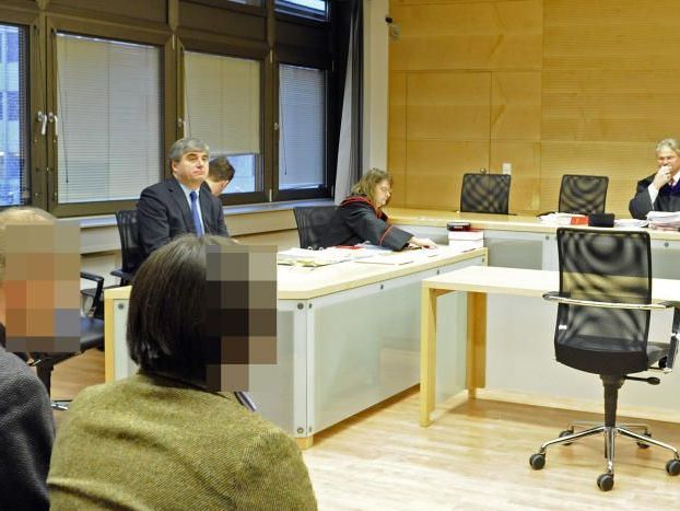 Mit einem Teilurteil ist der Prozess gegen zwei Tiroler Kinderärzte zu Ende gegangen. Mit einem Teilurteil ist der Prozess gegen zwei Tiroler Kinderärzte zu Ende gegangen.