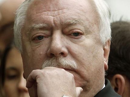 Häupl und Niessl wollen "mit viel Fingerspitzengefühl" sparen. Häupl und Niessl wollen "mit viel Fingerspitzengefühl" sparen.