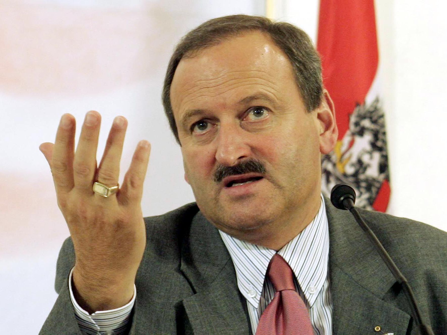 Gorbach wurde von Sekretärin belastet Gorbach wurde von Sekretärin belastet