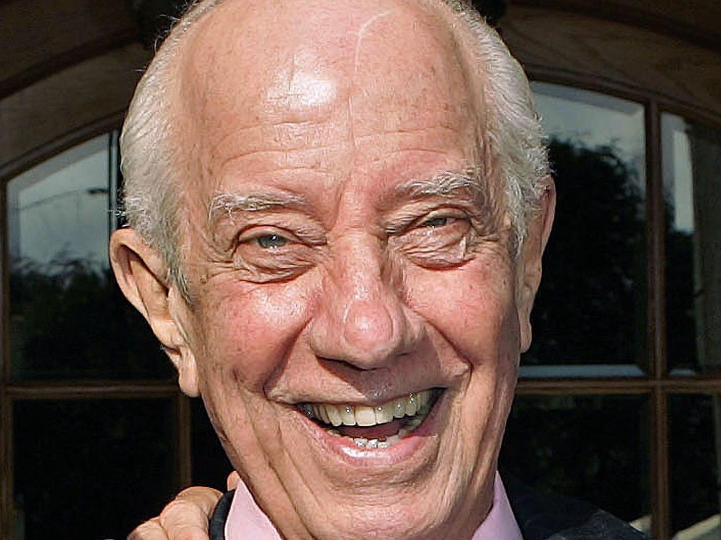 Erlag im Alter von 77 Jahren einem Nierenleiden - Ian Abercrombie. Erlag im Alter von 77 Jahren einem Nierenleiden - Ian Abercrombie.