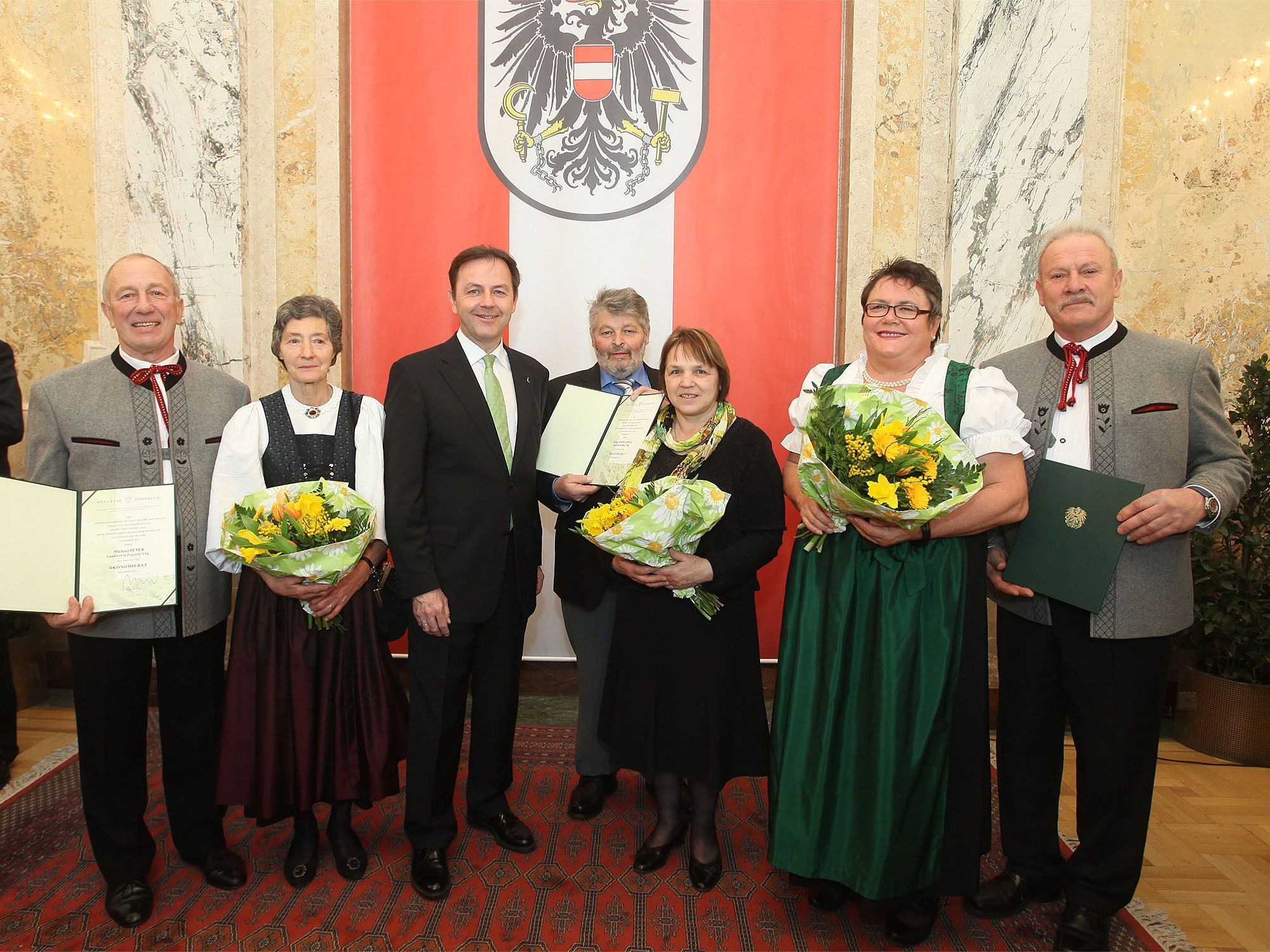 Die neuen Vorarlberger Ökonomieräte mit ihren Gattinnen und Minister Nikolaus Berlakovich Die neuen Vorarlberger Ökonomieräte mit ihren Gattinnen und Minister Nikolaus Berlakovich