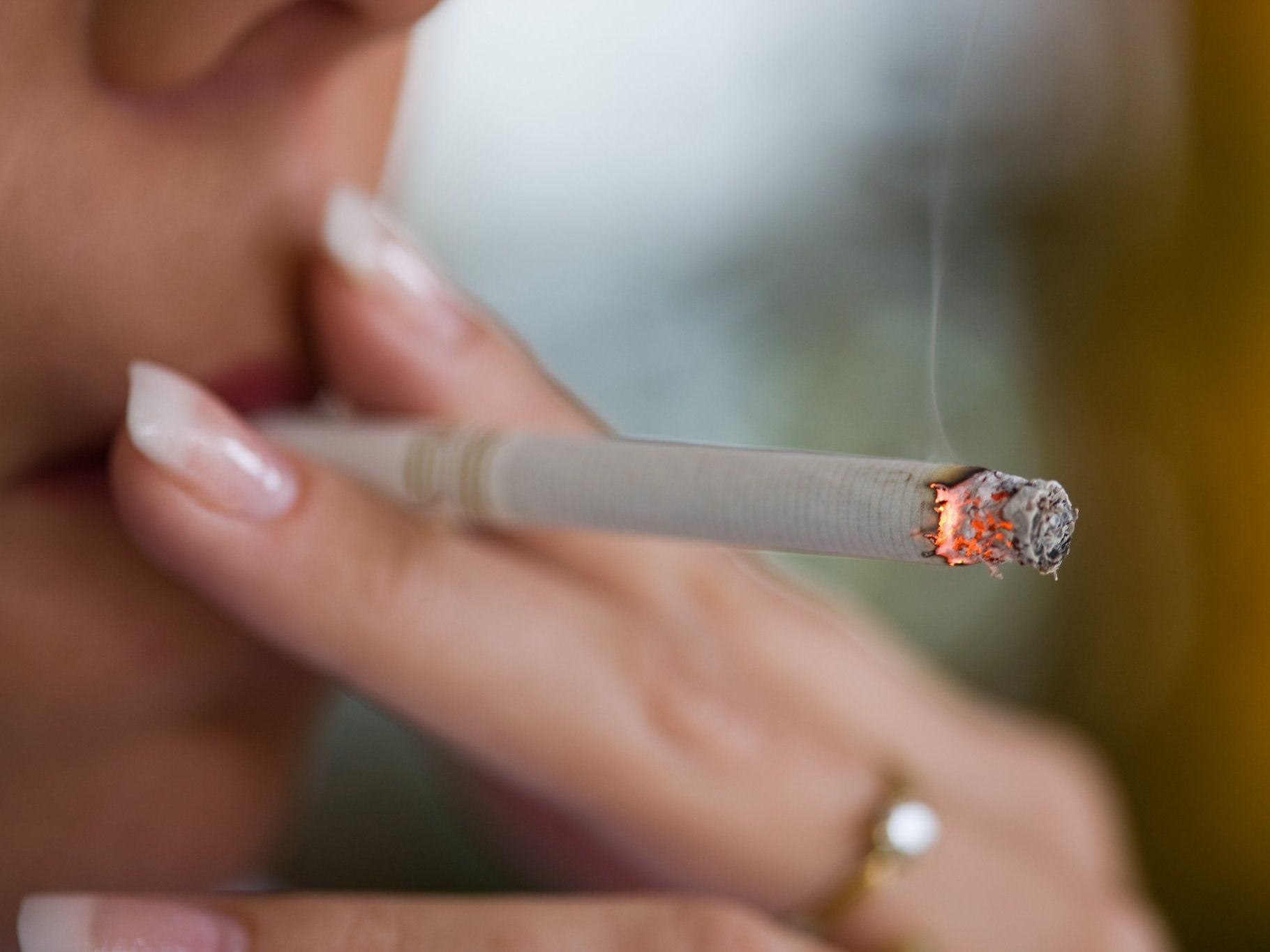 Betriebe setzen auf Prämien fürs Nichtrauchen. Betriebe setzen auf Prämien fürs Nichtrauchen.