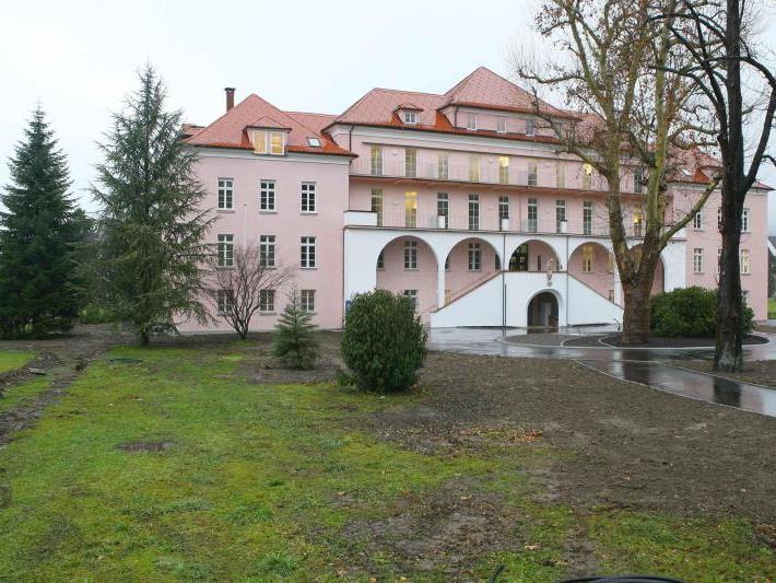 Der Ärztemangel hat nun auch das Sanatorium Mehrerau in Bregenz erreicht.