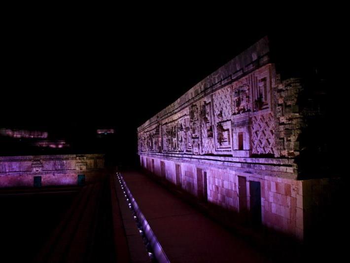 Angeblich näher rückende Apokalypse sei Grund genug, ehemaligen Maya-Ruinen wie jener in Uxmal einen Besuch abzustatten.