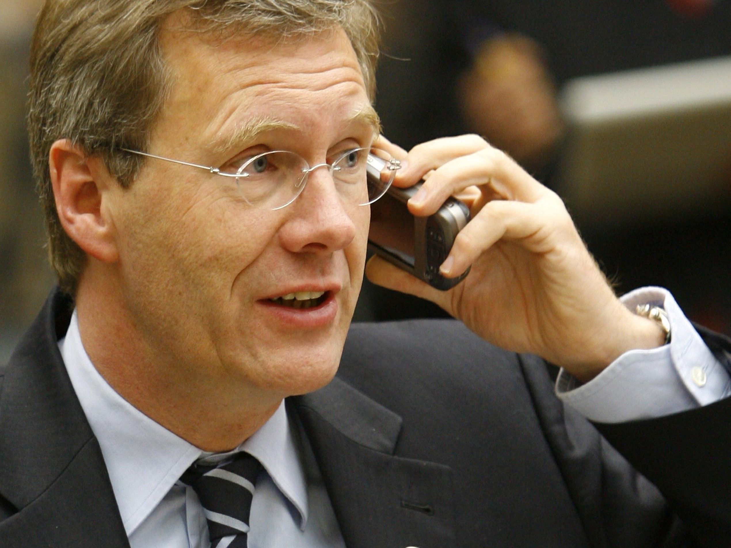 Wulff am Telefon: Kübelweise Spaß und Häme. Wulff am Telefon: Kübelweise Spaß und Häme.
