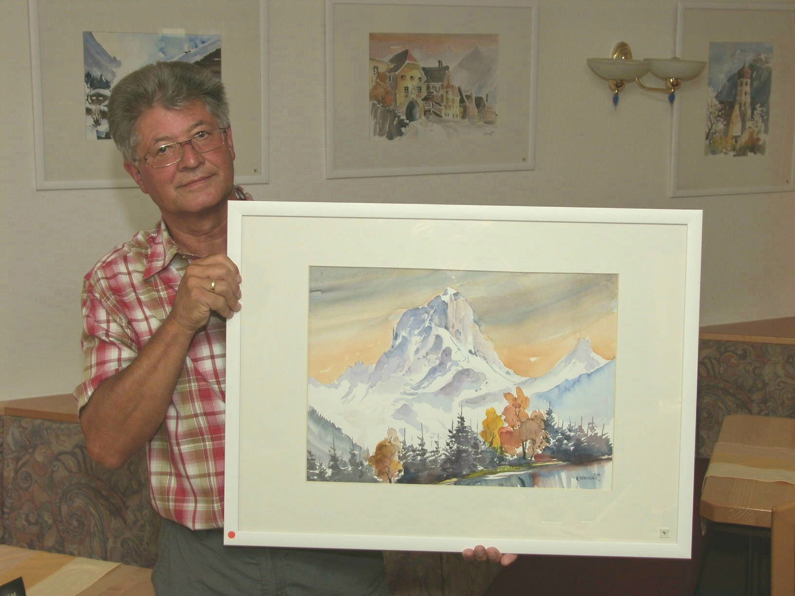 Rupert Pöttinger mit einem seiner Aquarelle mit der Zimba Rupert Pöttinger mit einem seiner Aquarelle mit der Zimba