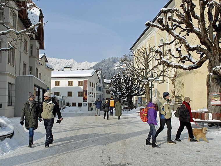 Am Schrunser Kirchplatz, 4. Februar 2012 Am Schrunser Kirchplatz, 4. Februar 2012
