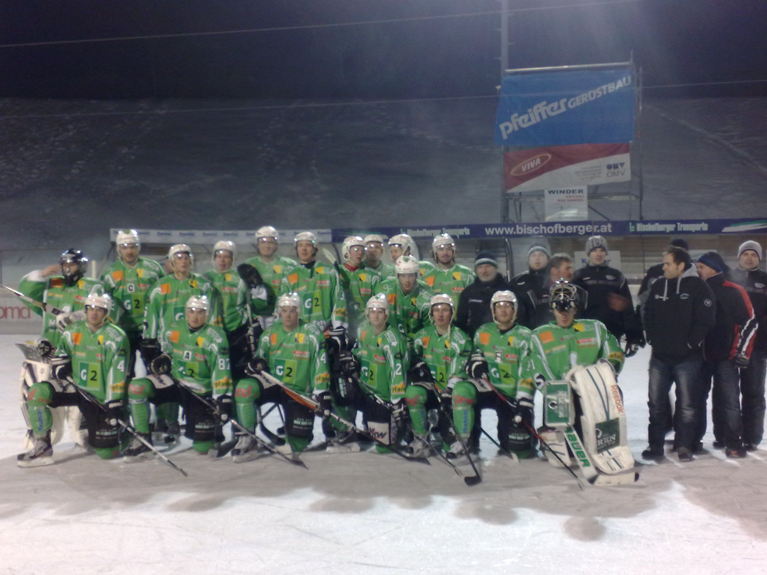 Das Team vom EHC Bregenzerwald hat sich von seinen Fans verabschiedet. Das Team vom EHC Bregenzerwald hat sich von seinen Fans verabschiedet.