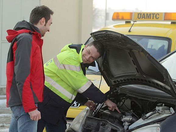 Hilfe auch am Sonntag: Die Autofahrerorganisationen haben Hochbetrieb Hilfe auch am Sonntag: Die Autofahrerorganisationen haben Hochbetrieb