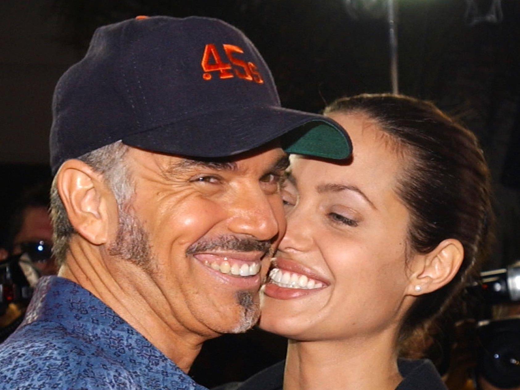 Konnten damals kaum die Finger voneinander lassen - Billy Bob Thornton und Angelina Jolie. Konnten damals kaum die Finger voneinander lassen - Billy Bob Thornton und Angelina Jolie.