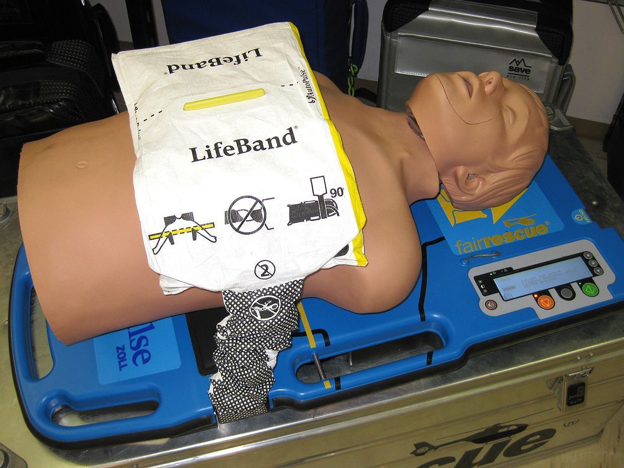 Ein solches "AutoPulse"-Gerät soll bei der Rettung des Prinzen versagt haben. Ein solches "AutoPulse"-Gerät soll bei der Rettung des Prinzen versagt haben.