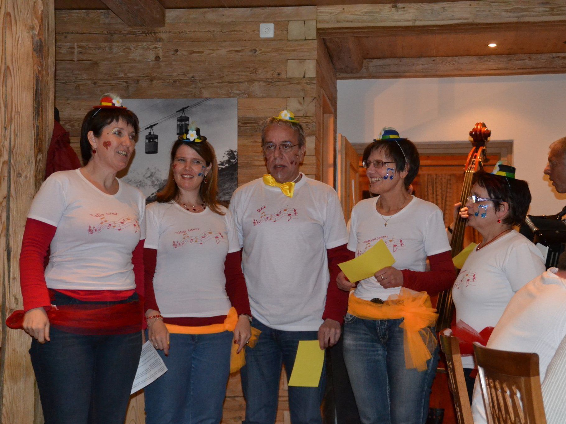 Bei der Cantemus-Faschingsfeier wird natürlich viel gesungen ... Bei der Cantemus-Faschingsfeier wird natürlich viel gesungen ...