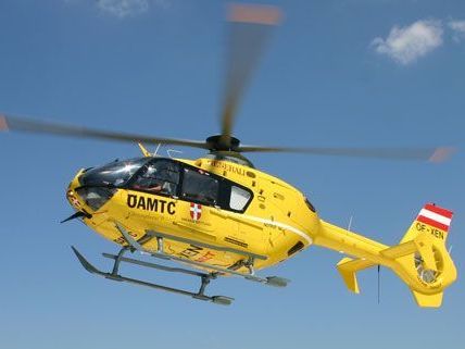 Der Schwerverletzte musste mit dem Christophorus 9 ins Spital geflogen werden Der Schwerverletzte musste mit dem Christophorus 9 ins Spital geflogen werden