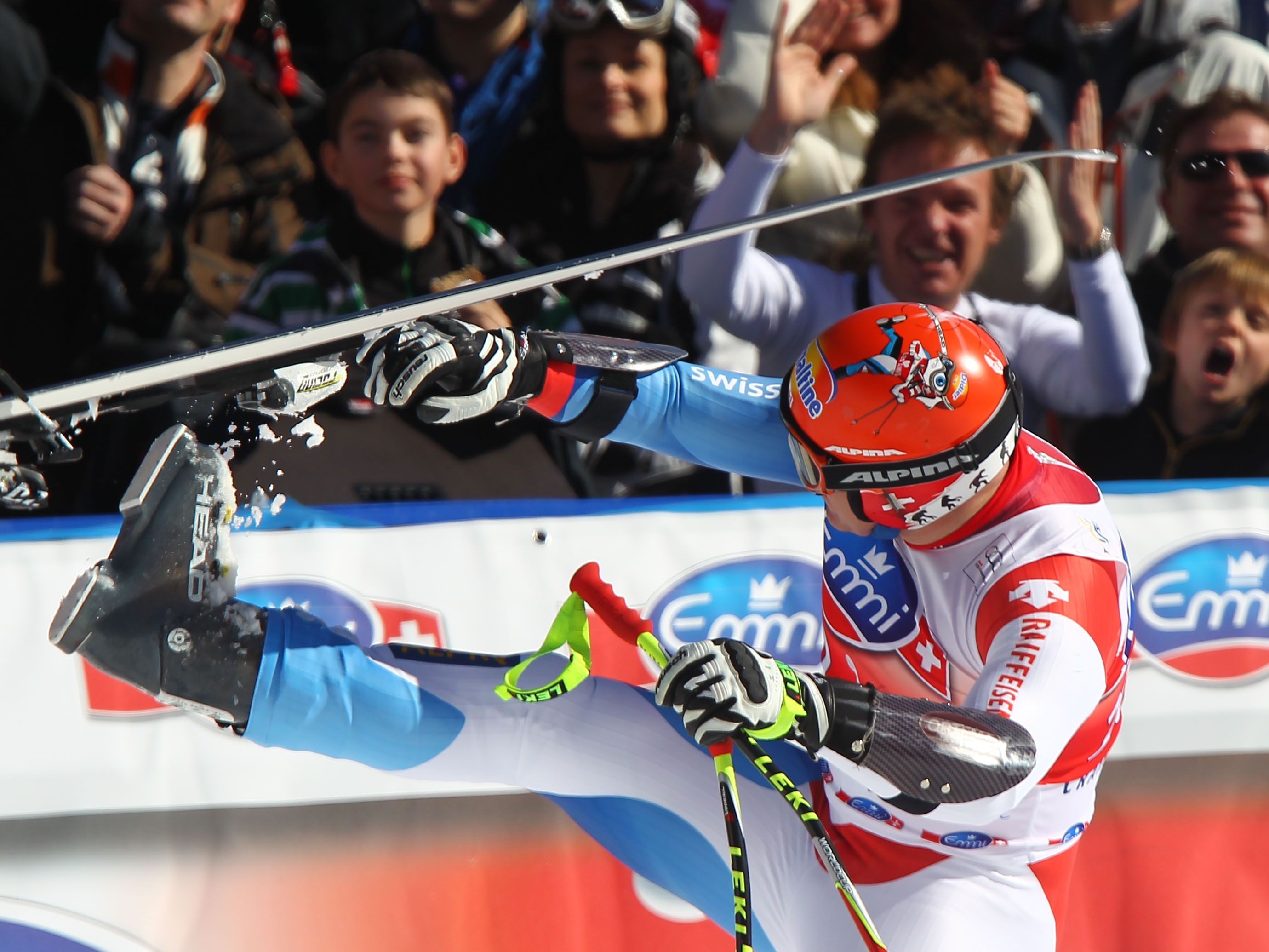 Didier Cuche feiert seine Fahrt auf die für ihn typische Weise. Didier Cuche feiert seine Fahrt auf die für ihn typische Weise.