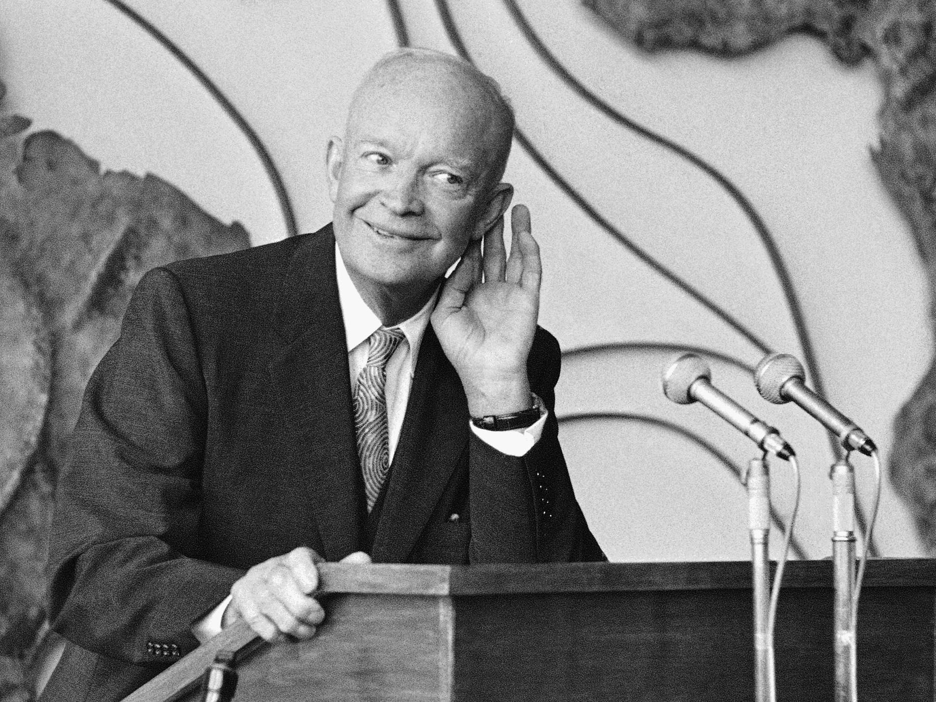 US-Präsident Dwight D. Eisenhower kontaktierte mit seinen telepathischen Fähigkeiten Aliens. US-Präsident Dwight D. Eisenhower kontaktierte mit seinen telepathischen Fähigkeiten Aliens.