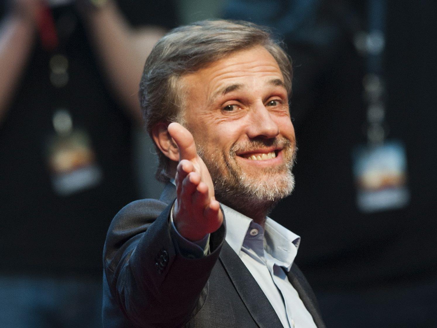 Christoph Waltz überrascht mit gekonnten Tanzbewegungen und der perfektionierten Choreo aus "Flashdance". Christoph Waltz überrascht mit gekonnten Tanzbewegungen und der perfektionierten Choreo aus "Flashdance".